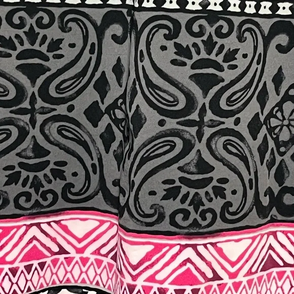 Lands' End Black White and Pink Graphic Swim Top Rashguard - Picture 3 of 6